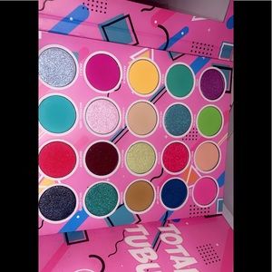 Totally Tubular Eyeshadow palette